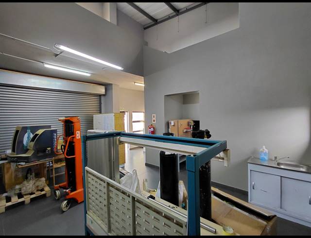 86M² WAREHOUSE TO LET IN CLAYVILLE